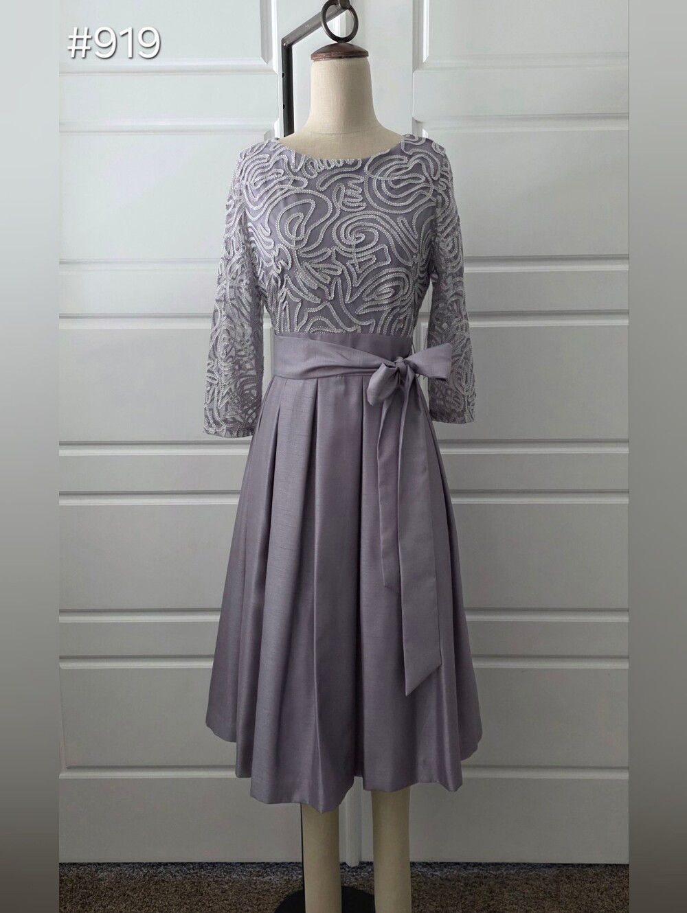 Jessica Howard Silver Pleated Midi Formal Dress With 3/4 Sleeves